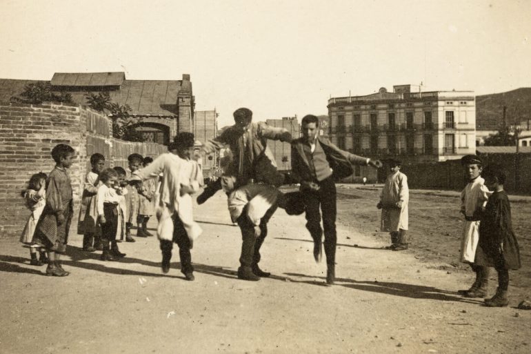 Els barcelonins de Robert Robert i el passeig de Gràcia i un tros de paper